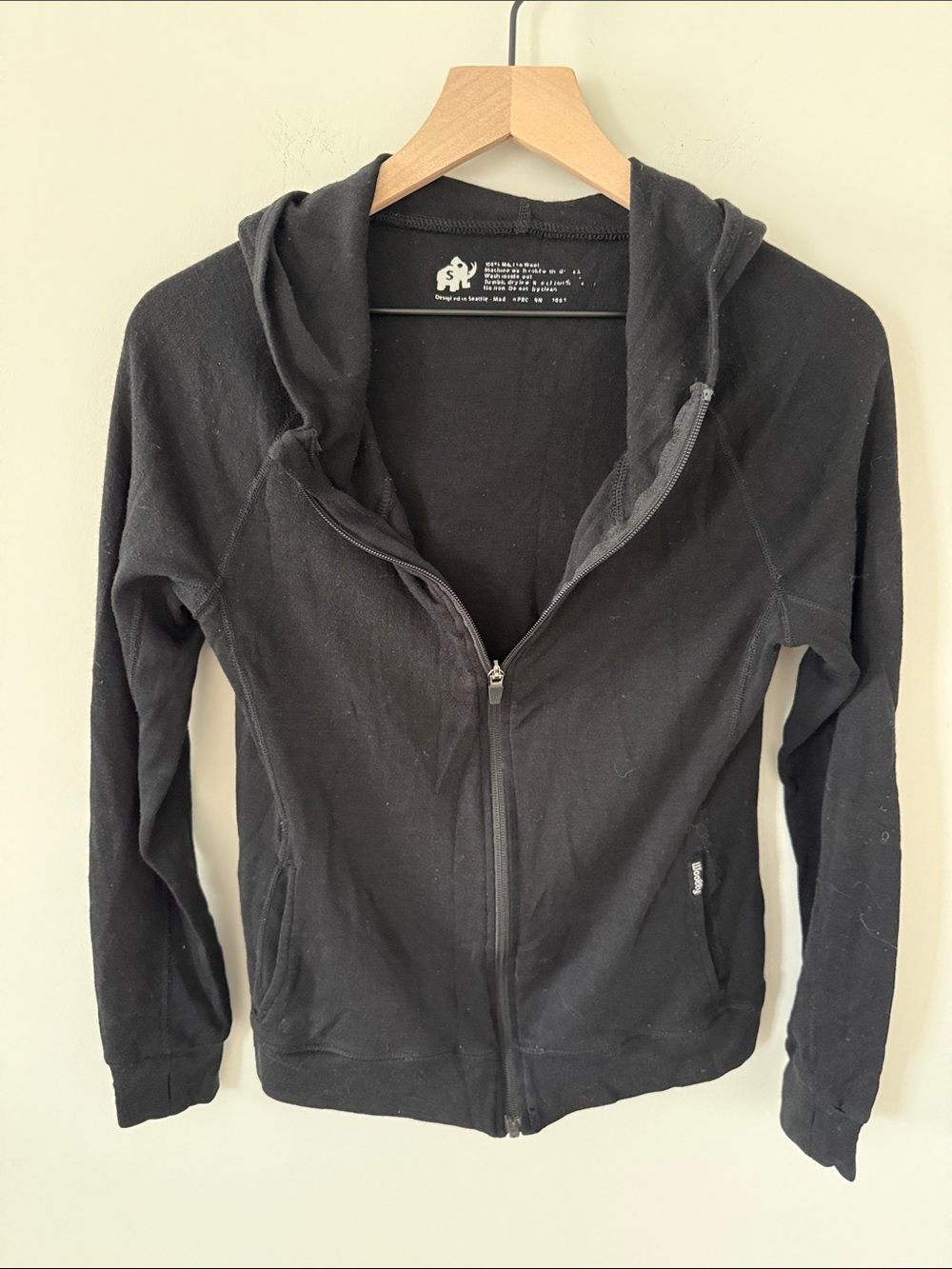 Wooly women’s merino wool Black Full-Zip Hoodie